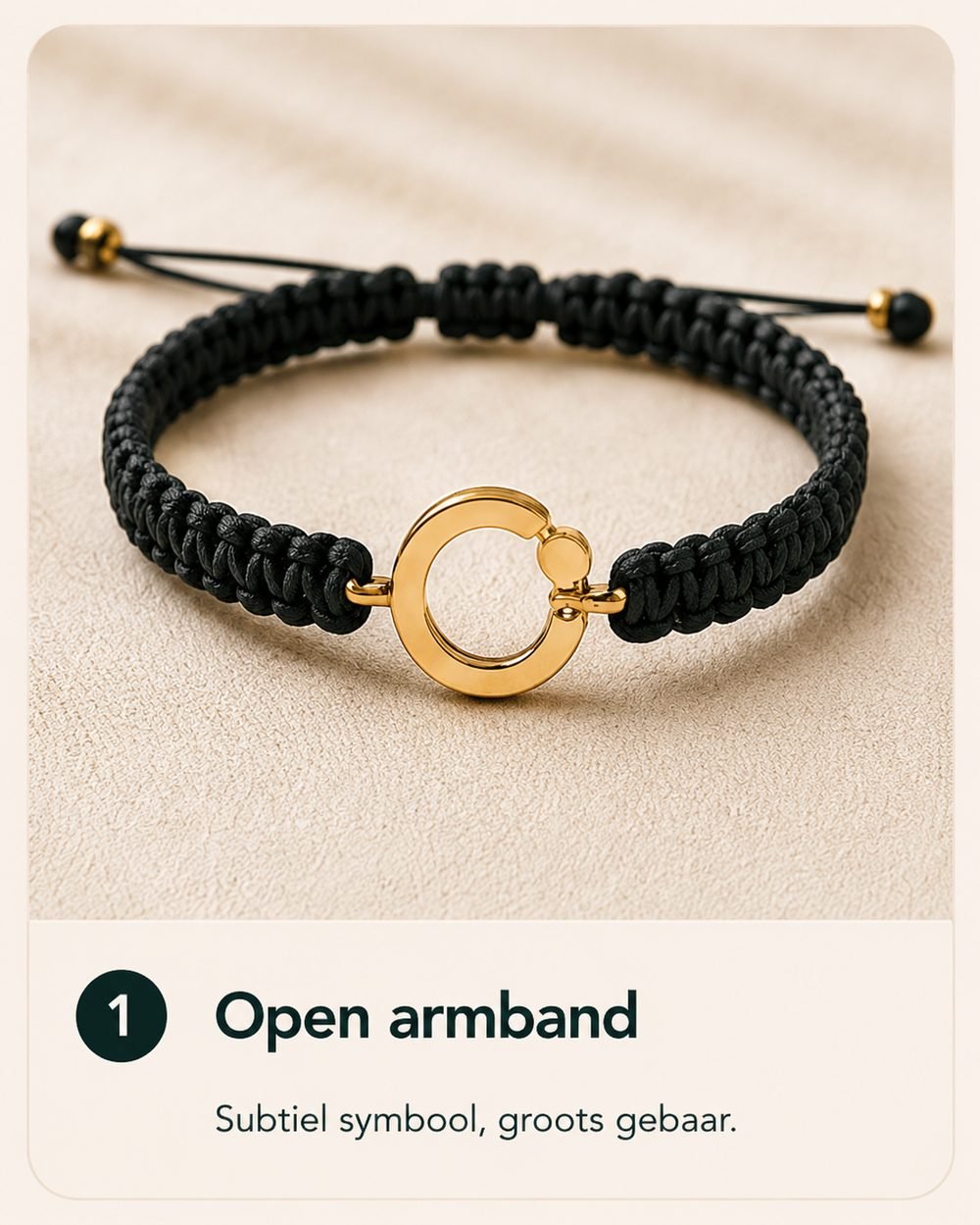 Zwarte Open armband met gouden symbool